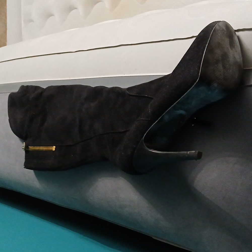 Beautiful over the knee Guess suede boots